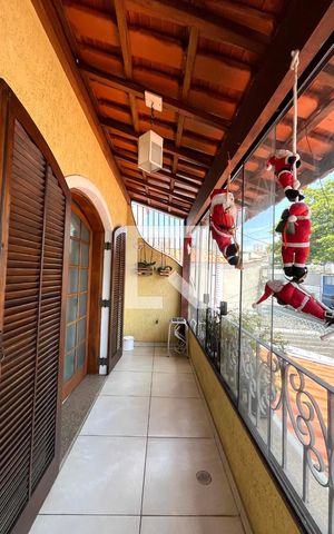 Casa à venda com 220m², 4 quartos e 2 vagas Casa à venda com 220m², 4 quartos e 2 vagasVaranda da Suíte 2