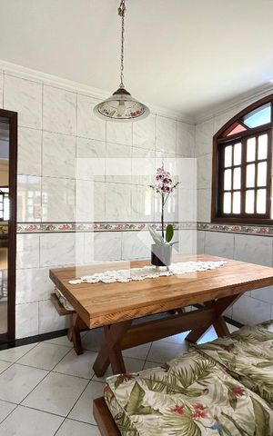 Casa à venda com 220m², 4 quartos e 2 vagas Casa à venda com 220m², 4 quartos e 2 vagasCopa