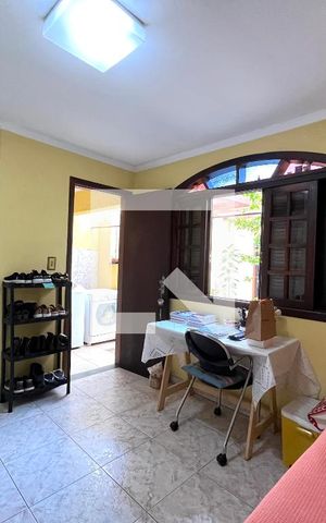 Casa à venda com 220m², 4 quartos e 2 vagas Casa à venda com 220m², 4 quartos e 2 vagasQuarto de Serviço