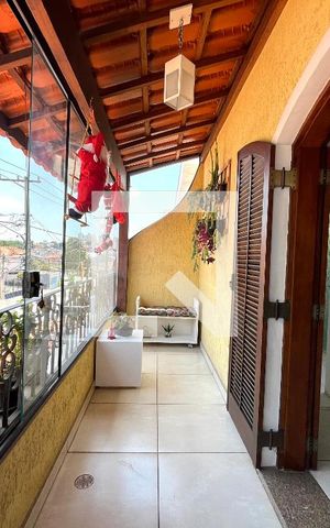 Casa à venda com 220m², 4 quartos e 2 vagas Casa à venda com 220m², 4 quartos e 2 vagasVaranda da Suíte 2