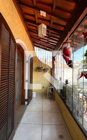 Casa à venda com 220m², 4 quartos e 2 vagas Casa à venda com 220m², 4 quartos e 2 vagasVaranda da Suíte 2