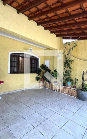 Casa à venda com 220m², 4 quartos e 2 vagas Casa à venda com 220m², 4 quartos e 2 vagasGaragem