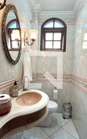 Casa à venda com 220m², 4 quartos e 2 vagas Casa à venda com 220m², 4 quartos e 2 vagasLavabo