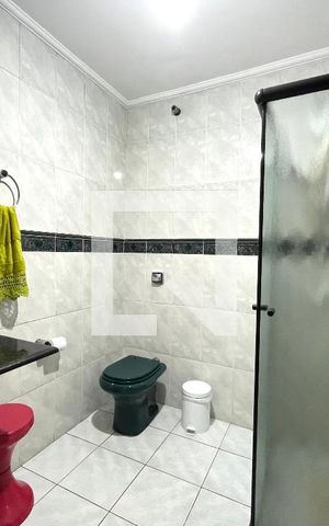 Casa à venda com 220m², 4 quartos e 2 vagas Casa à venda com 220m², 4 quartos e 2 vagasBanheiro