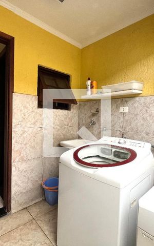 Casa à venda com 220m², 4 quartos e 2 vagas Casa à venda com 220m², 4 quartos e 2 vagasÁrea de Serviço