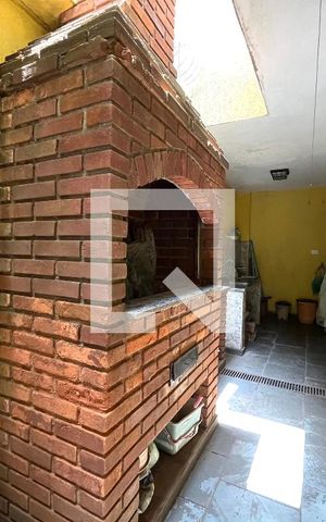 Casa à venda com 220m², 4 quartos e 2 vagas Casa à venda com 220m², 4 quartos e 2 vagasChurrasqueira