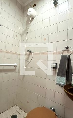 Casa à venda com 220m², 4 quartos e 2 vagas Casa à venda com 220m², 4 quartos e 2 vagasBanheiro de serviço