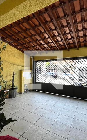 Casa à venda com 220m², 4 quartos e 2 vagas Casa à venda com 220m², 4 quartos e 2 vagasGaragem