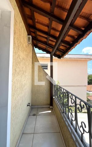 Casa à venda com 220m², 4 quartos e 2 vagas Casa à venda com 220m², 4 quartos e 2 vagasVaranda da Suíte 1
