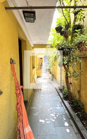 Casa à venda com 220m², 4 quartos e 2 vagas Casa à venda com 220m², 4 quartos e 2 vagasÁrea externa