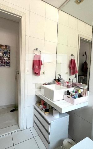 Casa à venda com 220m², 4 quartos e 2 vagas Casa à venda com 220m², 4 quartos e 2 vagasBanheiro da Suíte 1