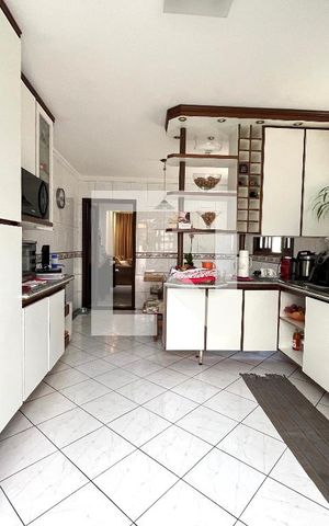 Casa à venda com 220m², 4 quartos e 2 vagas Casa à venda com 220m², 4 quartos e 2 vagasCozinha 1