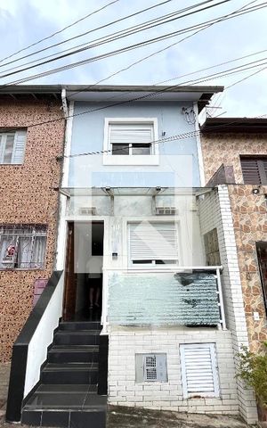 Casa de condomínio à venda com 150m², 6 quartos e 1 vaga Casa de condomínio à venda com 150m², 6 quartos e 1 vagaFachada