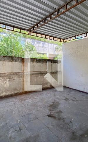 Casa à venda com 220m², 3 quartos e sem vaga Casa à venda com 220m², 3 quartos e sem vagaVaranda