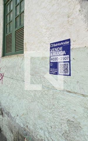 Casa à venda com 220m², 3 quartos e sem vaga Casa à venda com 220m², 3 quartos e sem vagaPlaquinha instalada