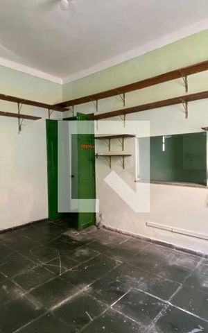 Casa à venda com 220m², 3 quartos e sem vaga Casa à venda com 220m², 3 quartos e sem vagaSala