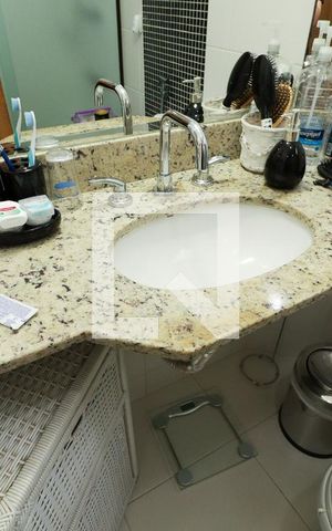 Apartamento à venda com 180m², 3 quartos e 3 vagas Apartamento à venda com 180m², 3 quartos e 3 vagasBanheiro da Suíte