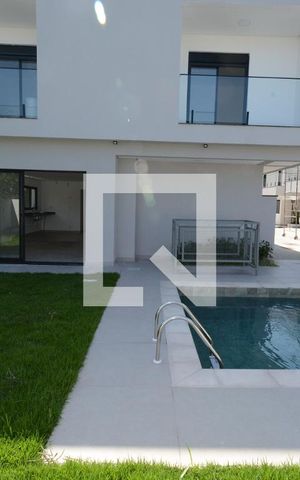 Casa de condomínio à venda com 350m², 4 quartos e 4 vagasQuintal