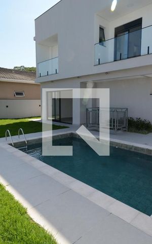 Casa de condomínio à venda com 350m², 4 quartos e 4 vagasPiscina