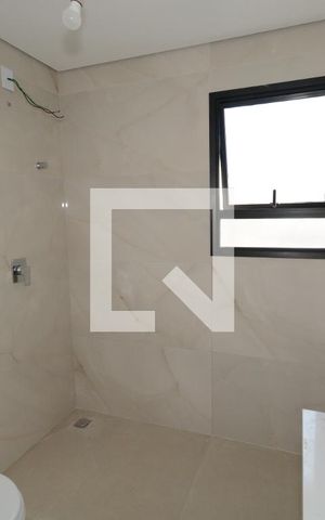 Casa de condomínio à venda com 350m², 4 quartos e 4 vagasBanheiro da Suíte 1