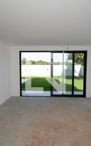 Casa de condomínio à venda com 350m², 4 quartos e 4 vagasSala