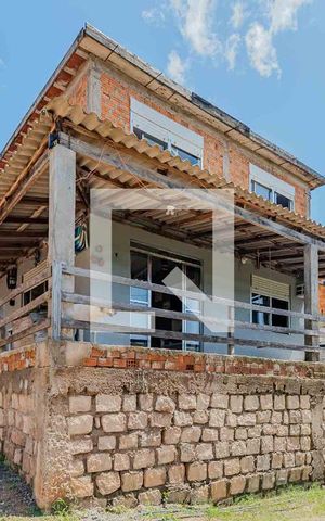 Casa à venda com 112m², 4 quartos e 4 vagas Casa à venda com 112m², 4 quartos e 4 vagasFachada