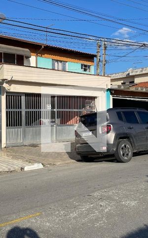 Casa para alugar com 200m², 3 quartos e 2 vagasFachada