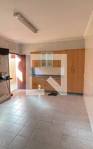 Casa para alugar com 200m², 3 quartos e 2 vagasCozinha 