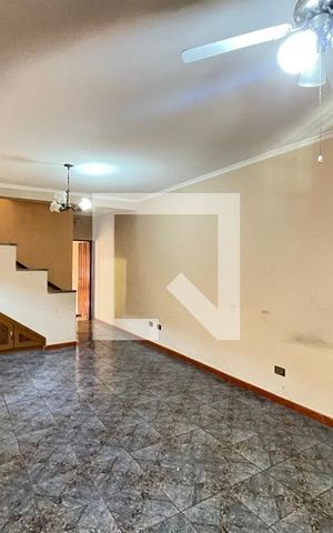 Casa para alugar com 200m², 3 quartos e 2 vagasSala