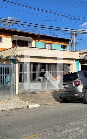 Casa para alugar com 200m², 3 quartos e 2 vagasFaxada