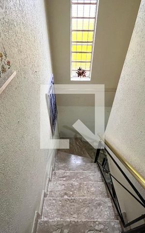 Casa à venda com 163m², 3 quartos e 2 vagasEscada