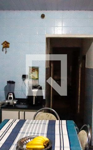 Casa à venda com 171m², 2 quartos e 2 vagas Casa à venda com 171m², 2 quartos e 2 vagasCozinha