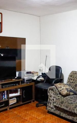 Casa à venda com 171m², 2 quartos e 2 vagas Casa à venda com 171m², 2 quartos e 2 vagasSala