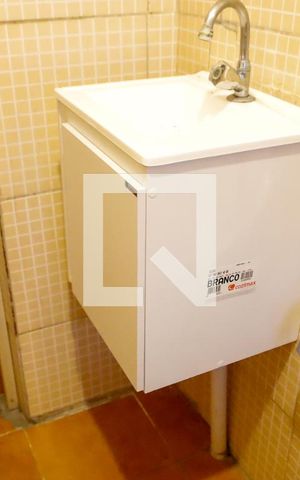 Casa à venda com 171m², 2 quartos e 2 vagas Casa à venda com 171m², 2 quartos e 2 vagasBanheiro