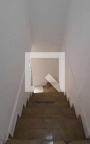 Casa para alugar com 75m², 2 quartos e sem vaga Casa para alugar com 75m², 2 quartos e sem vagaEscada de entrada