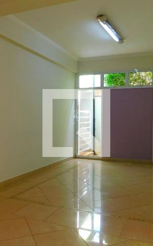 Casa de condomínio para alugar com 400m², 3 quartos e 4 vagasSala