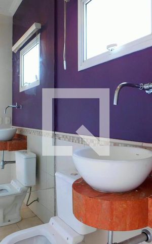 Casa de condomínio para alugar com 400m², 3 quartos e 4 vagasBanheiro