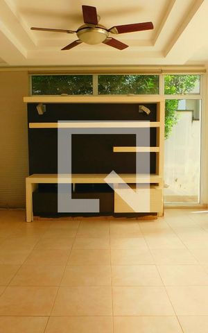 Casa de condomínio para alugar com 400m², 3 quartos e 4 vagasSala