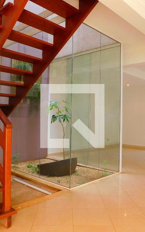 Casa de condomínio para alugar com 400m², 3 quartos e 4 vagasSala