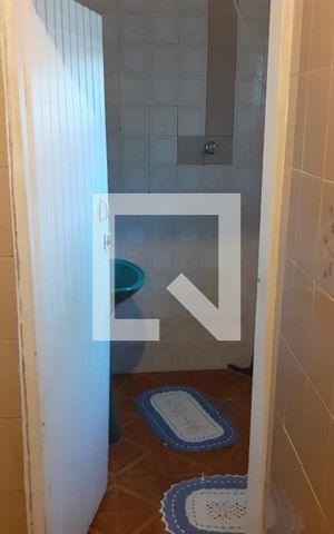 Casa à venda com 60m², 2 quartos e 1 vaga Casa à venda com 60m², 2 quartos e 1 vagaBanheiro