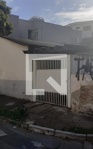 Casa à venda com 60m², 2 quartos e 1 vaga Casa à venda com 60m², 2 quartos e 1 vagaFachada