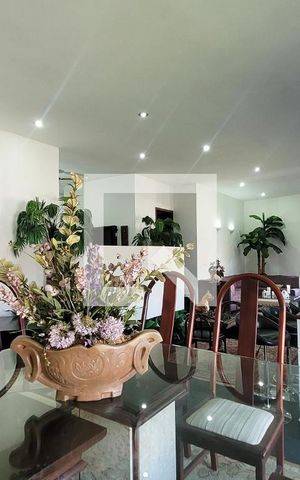 Casa à venda com 285m², 4 quartos e 4 vagas Casa à venda com 285m², 4 quartos e 4 vagasSala