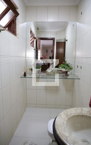 Casa de condomínio para alugar com 296m², 3 quartos e 2 vagasLavabo