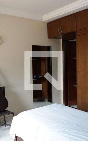 Casa de condomínio para alugar com 296m², 3 quartos e 2 vagasQuarto