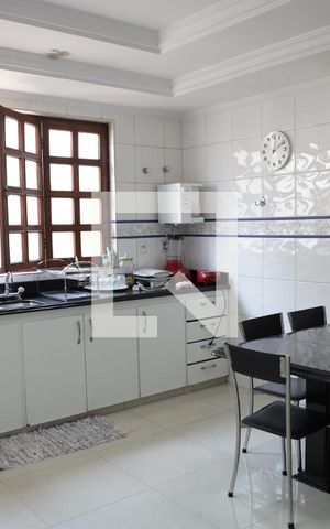 Casa de condomínio para alugar com 296m², 3 quartos e 2 vagasCozinha