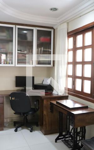 Casa de condomínio para alugar com 296m², 3 quartos e 2 vagasEscritório