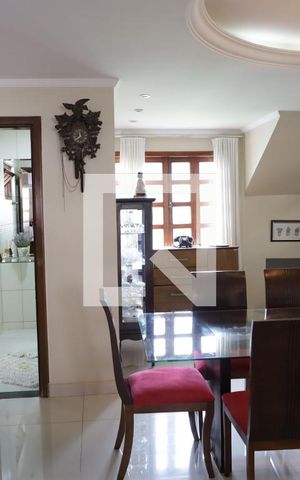 Casa de condomínio para alugar com 296m², 3 quartos e 2 vagasSala