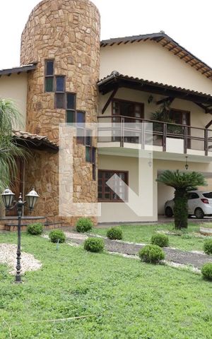 Casa de condomínio para alugar com 296m², 3 quartos e 2 vagasFachada