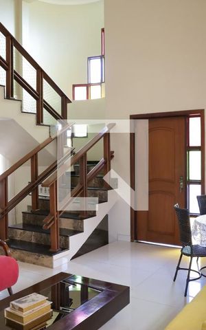 Casa de condomínio para alugar com 296m², 3 quartos e 2 vagasSala