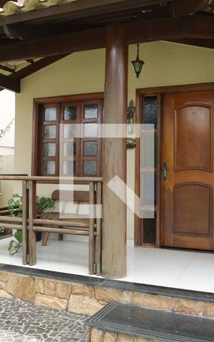 Casa de condomínio para alugar com 296m², 3 quartos e 2 vagasFachada